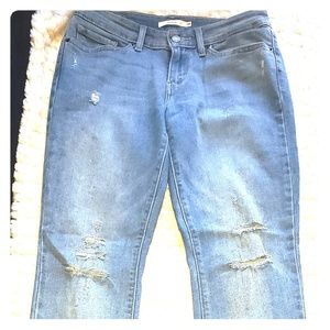 Distressed Levi's 711 skinny jeans